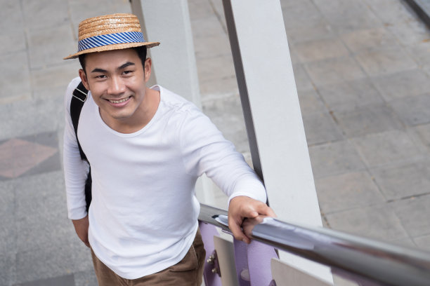 快乐man旅游向您开帽，绿色健康城市城市环境图片下载