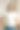 时尚女孩穿着白色t恤在工作室摆姿势图片下载