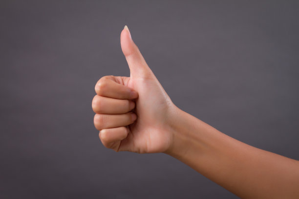 伸出大拇指，表示很好，赞同，接受，好的，好的，积极的手势图片下载