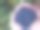 女性的手在夏季的森林里采集蓝莓。女人的手沾满了蓝莓。图片下载