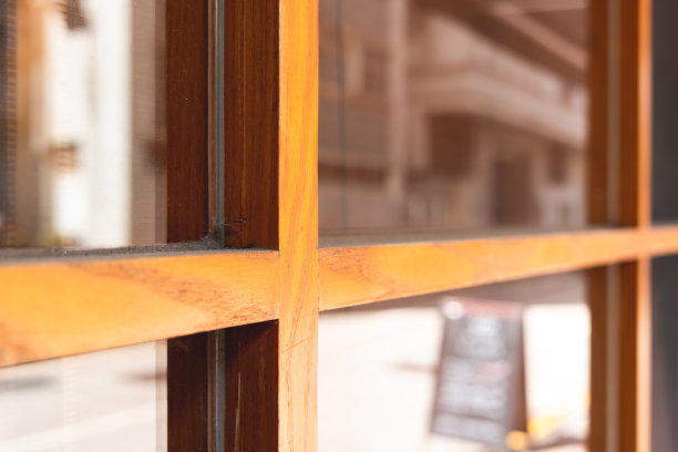 关上窗户图片下载