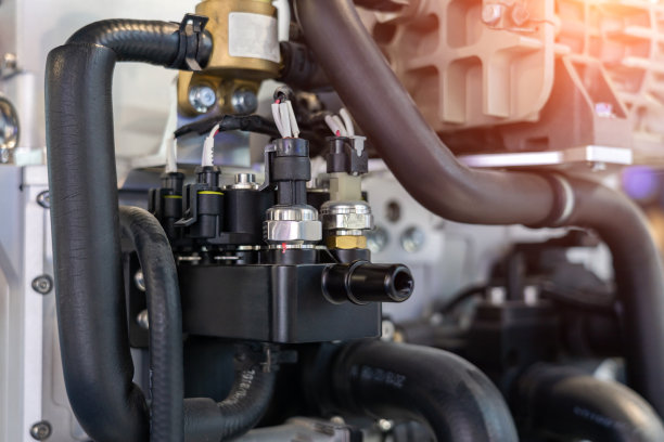 电动汽车发动机和电池组特写图片下载