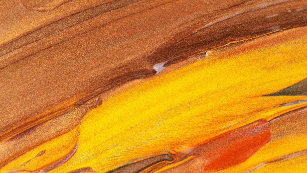 橙色的棕色背景与闪闪发光的污点。抽象的油漆纹理。富有创意的金色画笔。化妆的概念。节日的背景图片下载