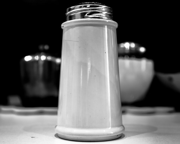 白色的盐瓶图片下载