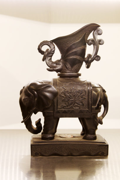 在中国传统风格的青铜艺术商店图片下载