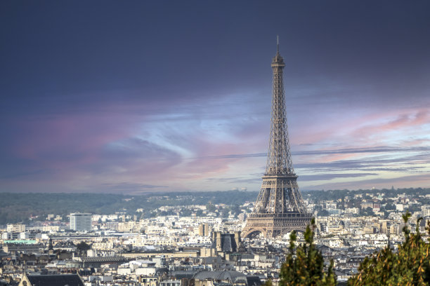 埃菲尔铁塔鸟瞰图和美丽的日落图片下载