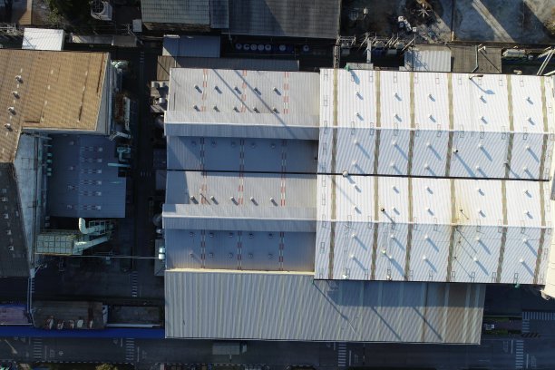 工业屋顶空中俯视图无人机图片下载