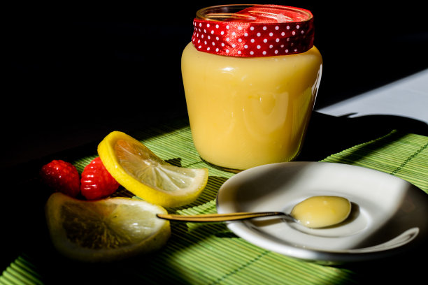 早餐是柠檬和草莓奶油图片下载