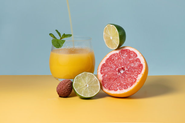 水果或维生素。异国水果，平衡果汁，柚子图片下载
