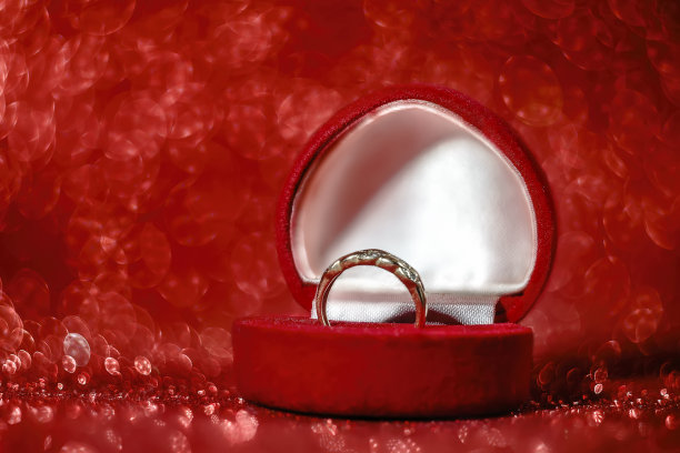 带金戒指的情人节贺卡图片下载