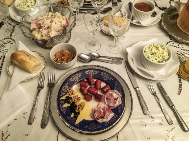 有各种食物的桌子图片下载