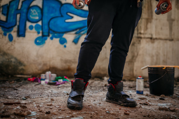 在工作的涂鸦艺术家图片下载