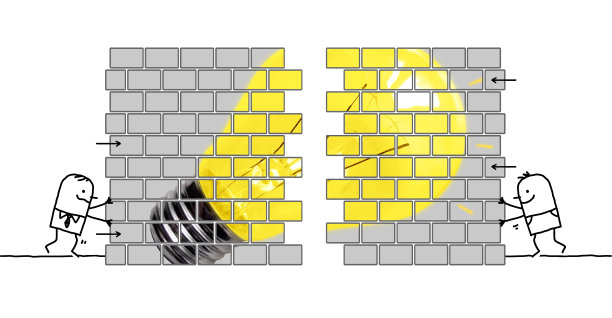 卡通人物把墙壁拼成一个灯泡图片下载