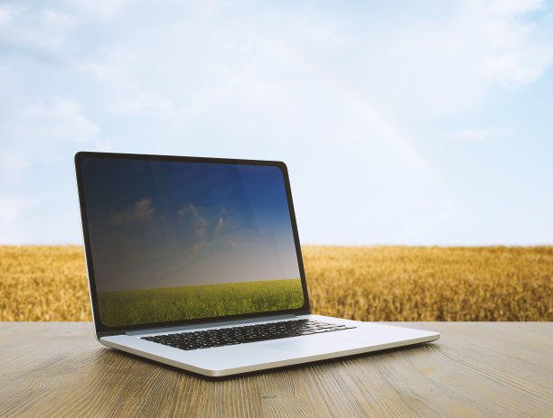 电脑在桌子上图片下载