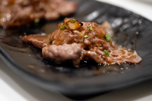 寿司和牛配甜汁烤。有选择性的重点图片下载