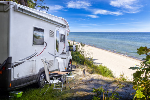 在波罗的海海滨的房车度假图片下载