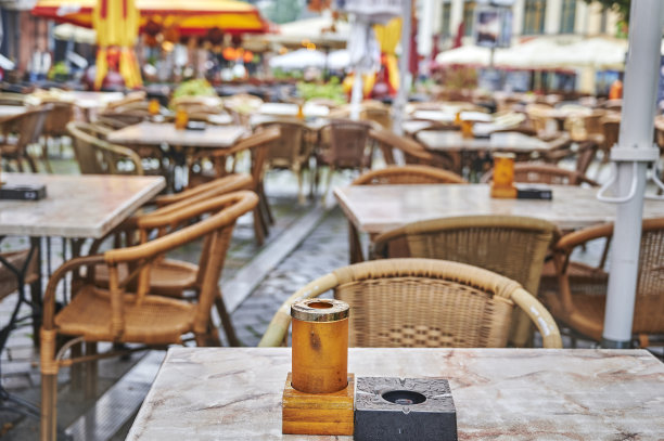 新冠肺炎大流行导致餐馆闲置。图片下载