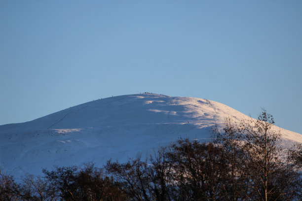 彭特兰山被雪覆盖图片下载