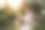 女人看花收获在柳条篮子图片下载