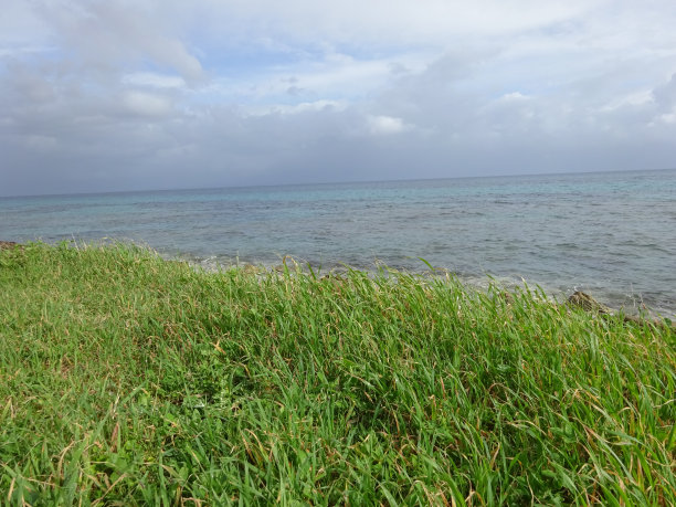 海滨和多云的天空图片下载