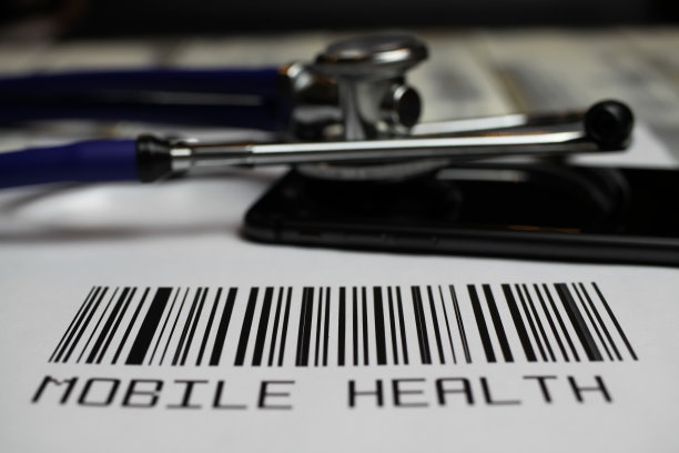 近距离虚拟条码与听诊器，智能手机和短信移动健康，白色背景图片下载