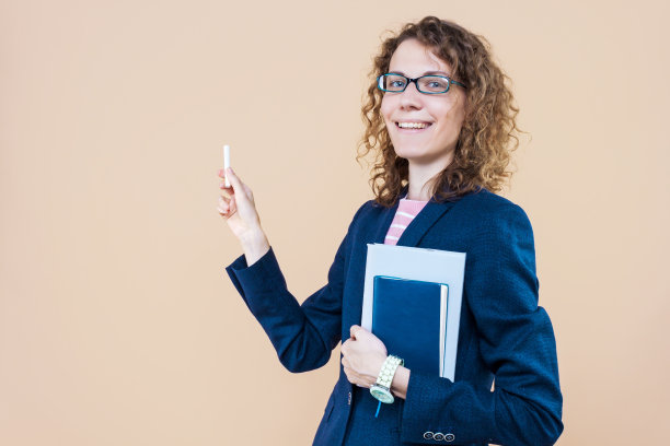 年轻的成年女性，背景孤立图片下载