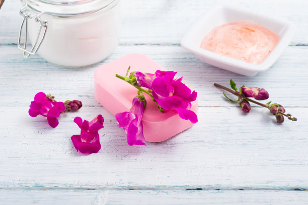 奶油，肥皂，浴盐图片下载