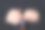 老妇人的手放在t形手柄的老拐杖上。老年、孤独、关怀、照顾老人的观念。图片下载