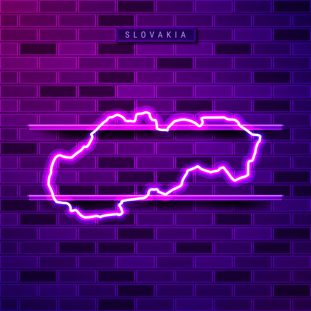 斯洛伐克地图上的紫色霓虹灯标志图片下载