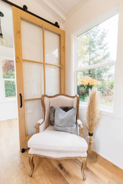 垂直照片的小房子内部装饰图片下载