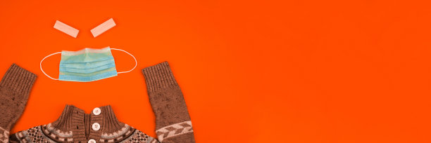 概念愤怒的人在2019冠状病毒病大流行期间，男女厌倦戴医用口罩横幅平躺照片，俯视图与拷贝空间图片下载
