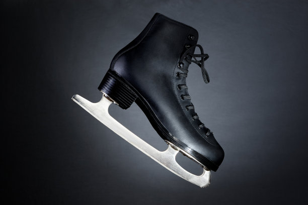 带冰刀的靴子图片下载