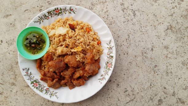 蒜椒炒猪肉饭，泰国菜。图片下载