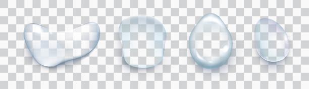 水滴孤立地放在透明的背景上图片下载