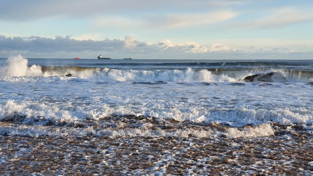 去海滩走走图片下载