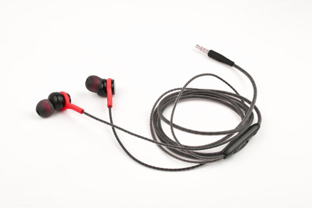 耳机隔离在白色背景，折叠耳机图片下载