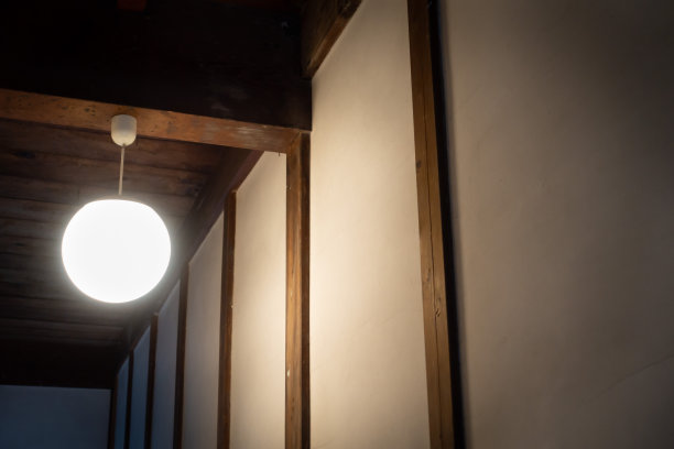 日本老房子里日式灯光的照片图片下载