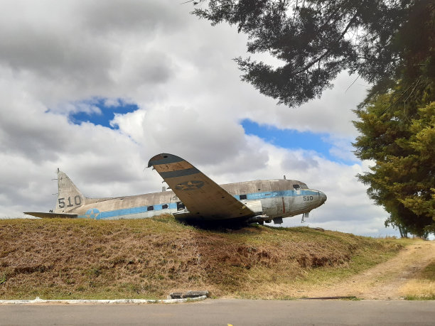 旧的废弃军用飞机危地马拉空军图片下载