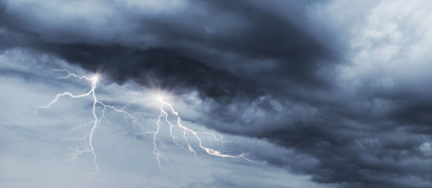 雷声的天空图片下载