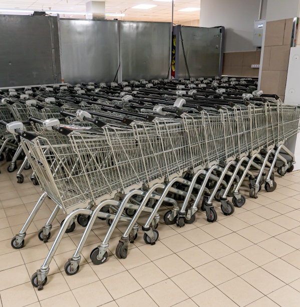 超市里有很多购物车图片下载