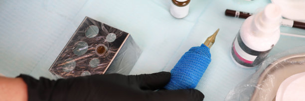 美容师的桌子是永久的化妆产品图片下载