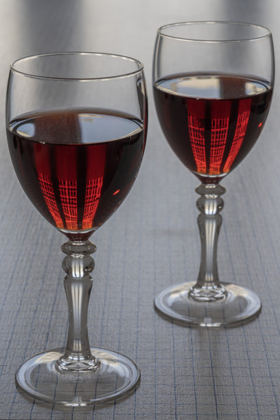 巴黎，法国- 1108 2020:一杯葡萄酒图片下载