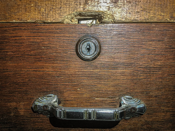 一个窃贼的抽屉图片下载