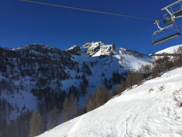 滑雪缆车的观点图片下载