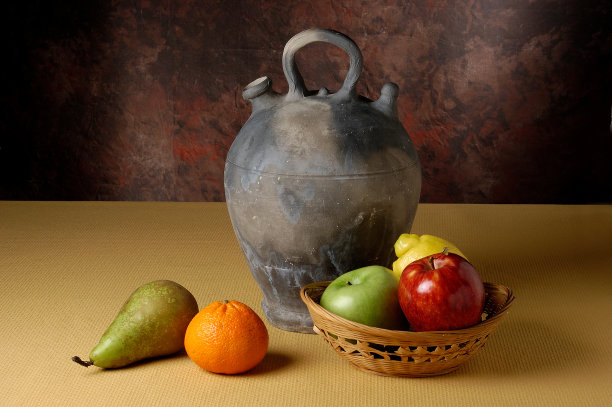 陶罐和水果图片下载