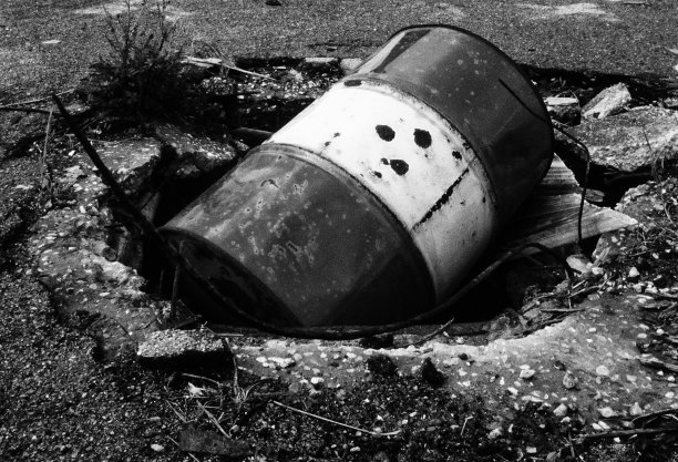 化学废物鼓。图片下载