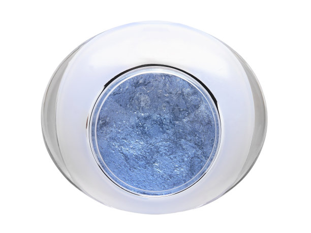 蓝色闪烁的眼影孤立在白色上图片下载
