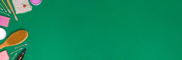 横幅与生态化妆品在绿色背景图片下载