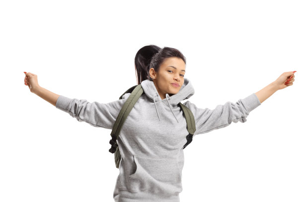 快乐的女学生与背包跳跃图片下载