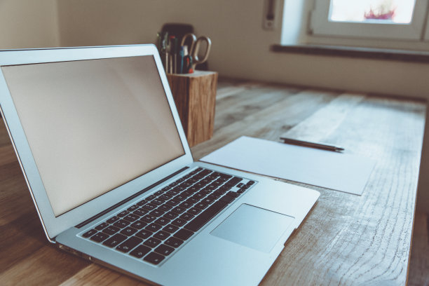 气氛愉快的家庭工作场所图片下载